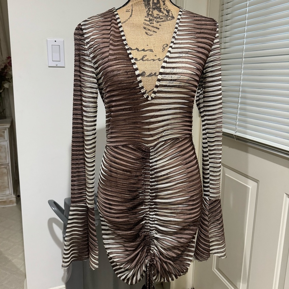 Beautiful edgy trendy light stretchy woven ruched bodycon dress w flare sleeves